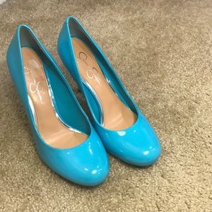 Blue pumps